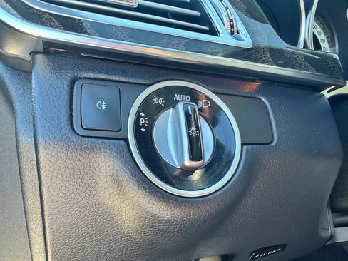 Used 2016 Mercedes-Benz E 400 Sedan image 16