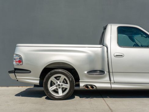 Used 2004 Ford F150 Lightning RWD image 34