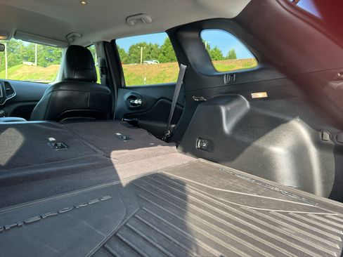 Used 2023 Jeep Cherokee Altitude Lux AWD/4WD image 16