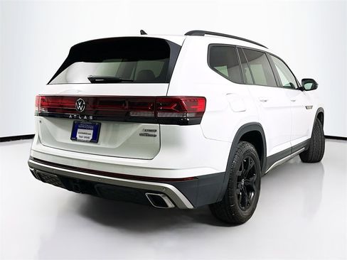 Used 2024 Volkswagen Atlas Peak Edition SE image 7
