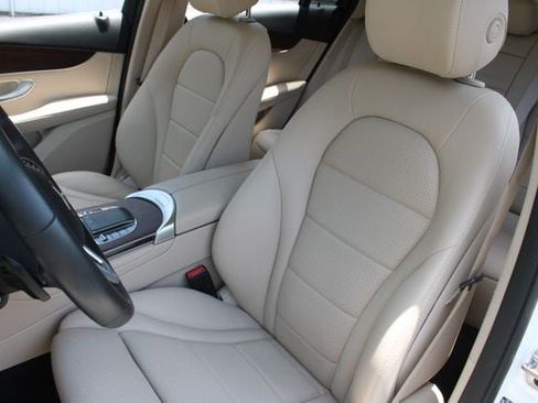 Used 2022 Mercedes-Benz GLC 300 w/ Premium Package Lite image 10