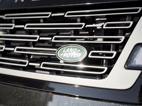 Used 2025 Land Rover Range Rover Long Wheelbase Autobiography image 7