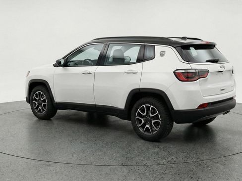 Used 2025 Jeep Compass Trailhawk AWD/4WD image 6
