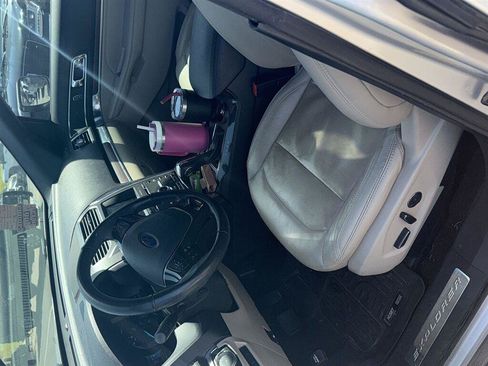 Used 2018 Ford Explorer Limited w/ Equipment Group 301A FWD image 5