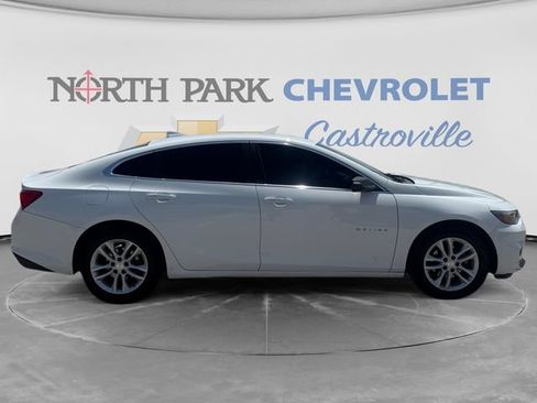 Used 2017 Chevrolet Malibu LT w/ Leather Package FWD image 2
