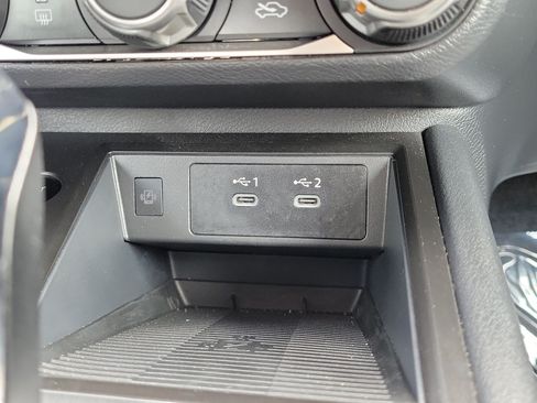 Certified 2025 Nissan Kicks SV FWD image 28