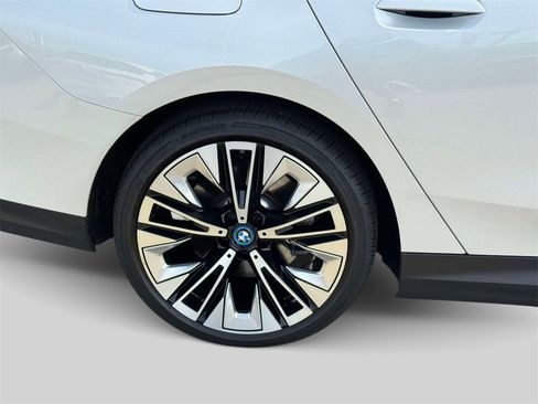 Certified 2025 BMW i5 xDrive40 w/ Premium Package image 9