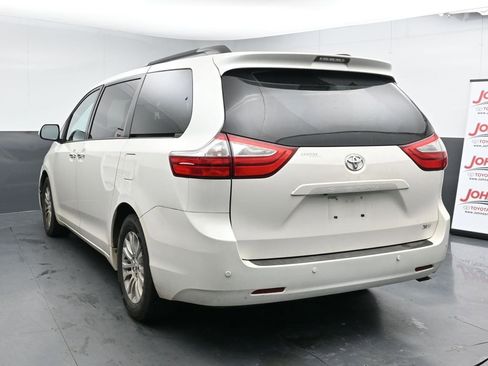 Used 2017 Toyota Sienna XLE image 6