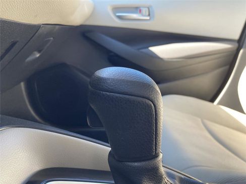 Used 2020 Toyota Corolla LE image 18