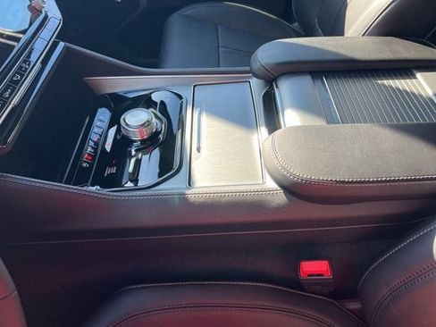 New 2026 Jeep Grand Wagoneer 4WD image 17