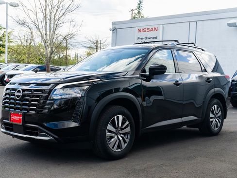 New 2026 Nissan Pathfinder SL AWD/4WD image 3