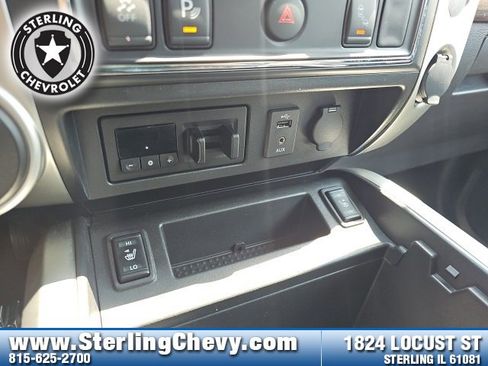 Used 2017 Nissan Titan SL w/ SL Towing Convenience Package image 15