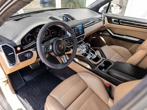 Used 2020 Porsche Cayenne Turbo AWD/4WD image 19