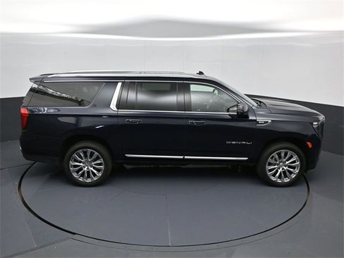 Used 2023 GMC Yukon XL Denali image 17