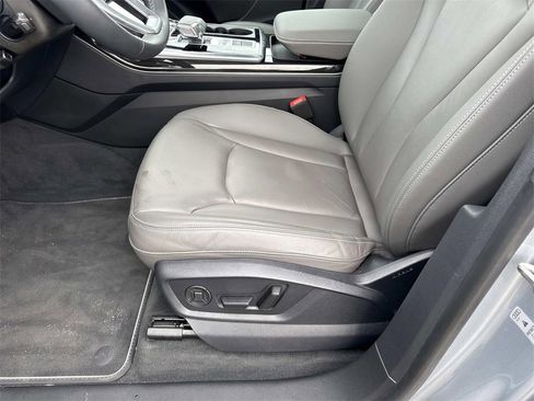 Used 2025 Audi Q8 Premium image 10