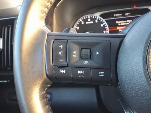 Certified 2025 Nissan Pathfinder SV image 17