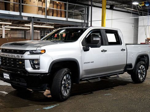 Used 2022 Chevrolet Silverado 2500 Custom w/ Custom Value Package AWD/4WD image 4