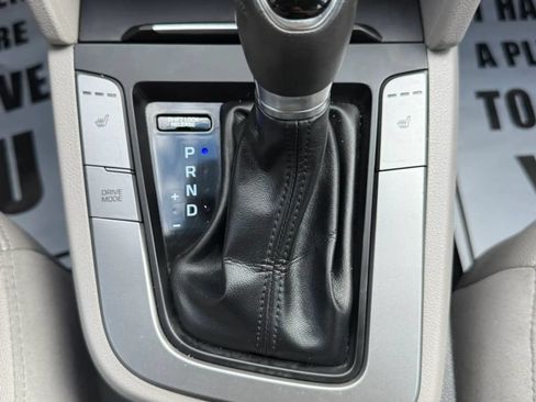 Used 2017 Hyundai Elantra Limited w/ Limited Tech Package 04 FWD image 27