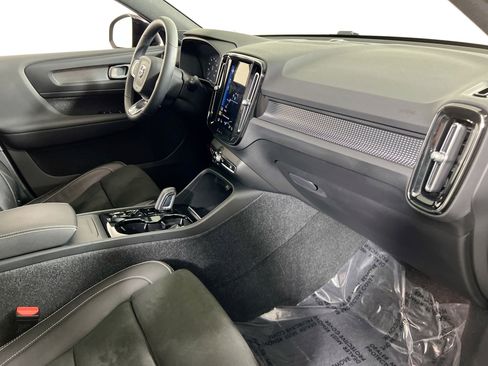 Used 2022 Volvo XC40 T5 R-Design w/ Advanced Package image 28