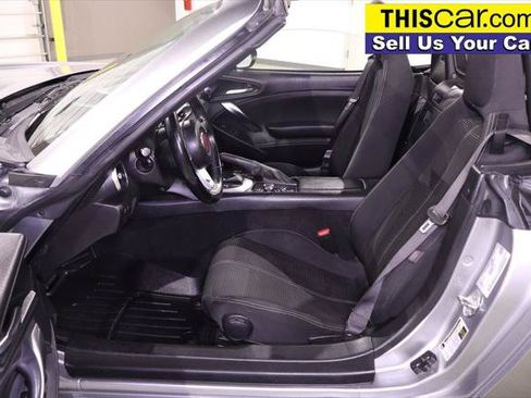 Used 2017 FIAT 124 Spider Classica RWD image 25