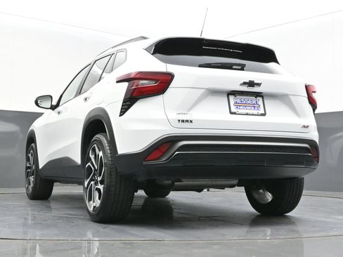 Certified 2025 Chevrolet Trax RS w/ Driver Confidence Package FWD image 43
