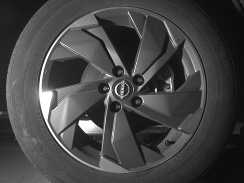 Used 2025 Nissan Rogue SV image 13