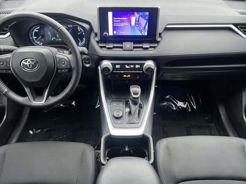 Used 2024 Toyota RAV4 SE image 33