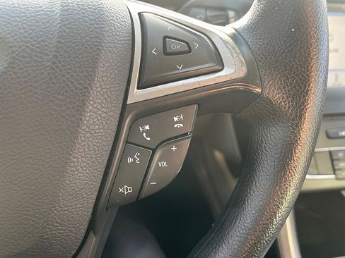 Used 2017 Ford Fusion SE w/ Fusion SE Technology Package image 13