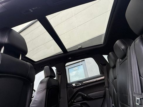 Used 2016 Porsche Cayenne S image 18