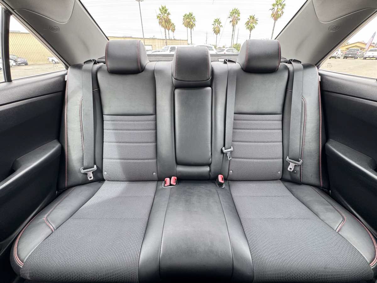 Used 2017 Toyota Camry SE FWD image 31