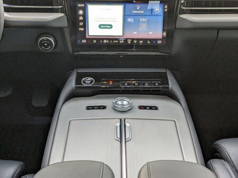 Certified 2025 Lincoln Navigator Reserve image 21