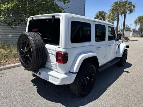 Used 2022 Jeep Wrangler Unlimited Sahara AWD/4WD image 6