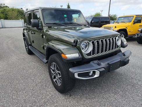 Used 2024 Jeep Wrangler Sahara image 3