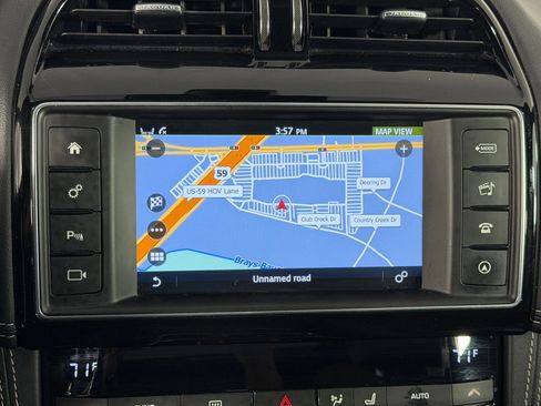 Used 2018 Jaguar F-PACE S image 27