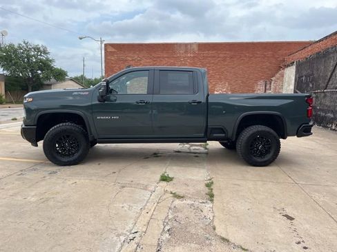 New 2026 Chevrolet Silverado 2500 ZR2 AWD/4WD image 2