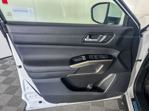 Certified 2025 Nissan Pathfinder Platinum w/ Cargo Package image 20