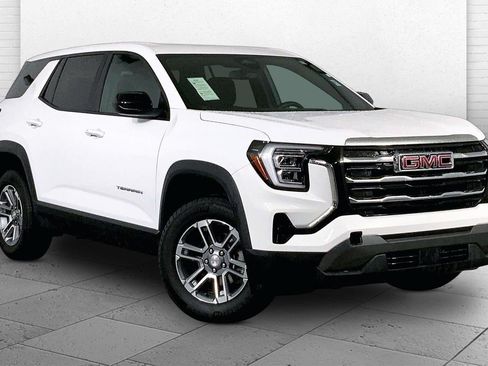 Used 2025 GMC Terrain Elevation FWD image 1