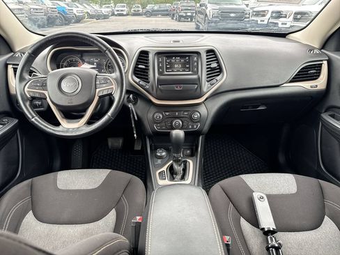 Used 2017 Jeep Cherokee Sport w/ Cold Weather Group AWD/4WD image 10