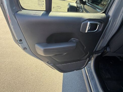 Used 2023 Jeep Wrangler Unlimited Sport image 18