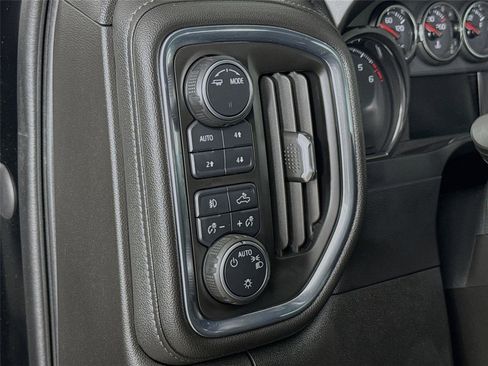 Used 2021 Chevrolet Silverado 1500 LT Trail Boss w/ Convenience Package II AWD/4WD image 12