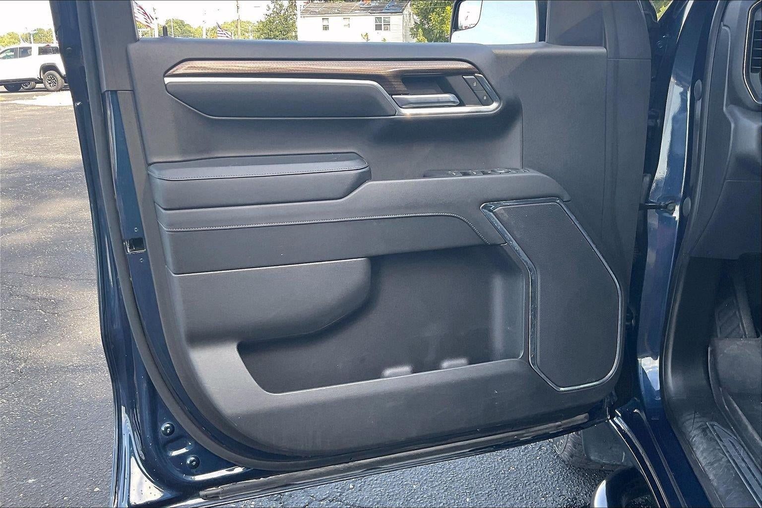 Used 2023 Chevrolet Silverado 1500 LT AWD/4WD image 25