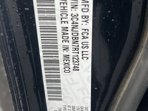 Used 2024 Jeep Compass Latitude image 31