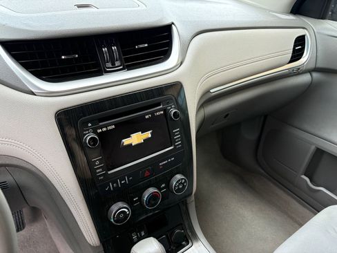 Used 2017 Chevrolet Traverse LT image 29