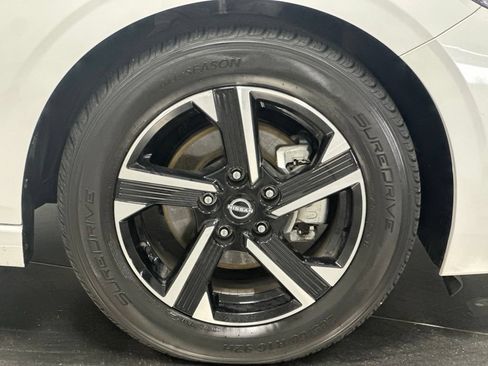 Used 2024 Nissan Sentra SV FWD image 25