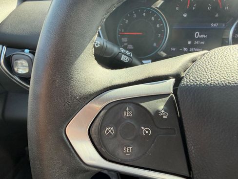 Used 2023 Chevrolet Traverse LT FWD image 13