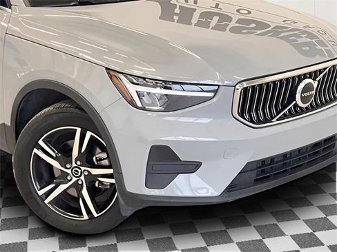 Used 2024 Volvo XC40 B5 Core image 32