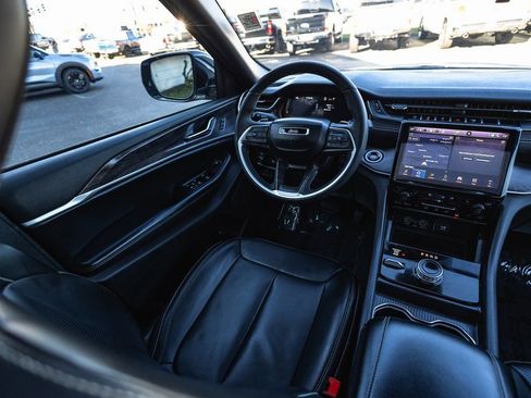 Used 2024 Jeep Grand Cherokee L Limited w/ Luxury Tech Group II image 28