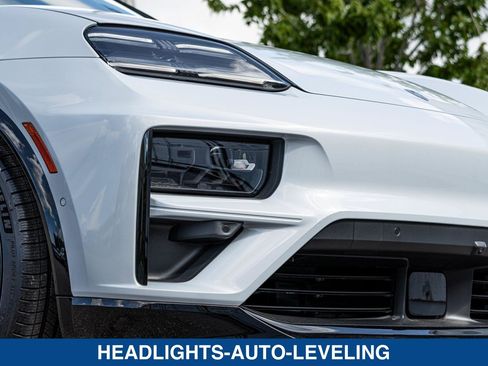 Used 2025 Porsche Macan Turbo Electric AWD/4WD image 27
