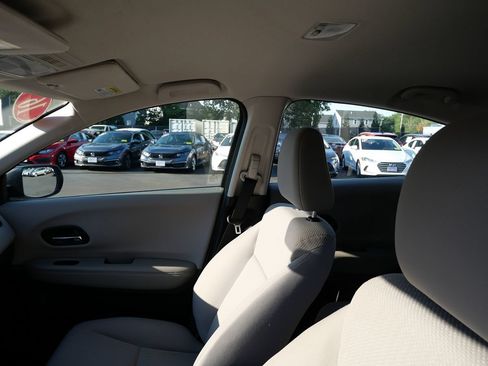 Used 2016 Honda HR-V LX image 11