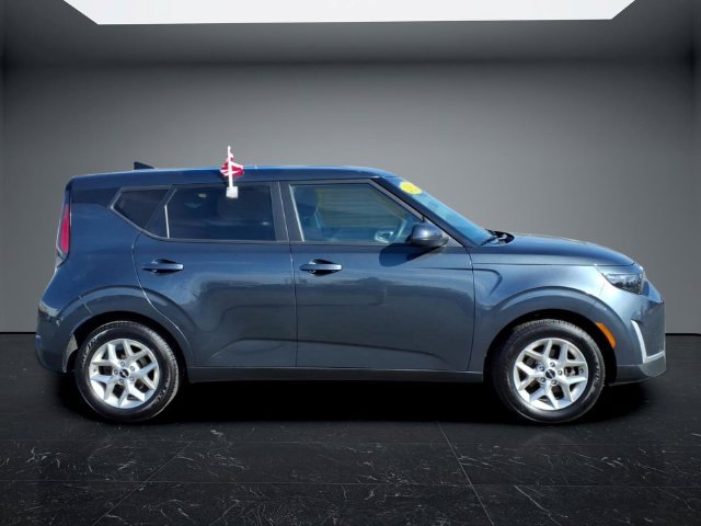 Used 2025 Kia Soul LX w/ LX Technology Package FWD image 2
